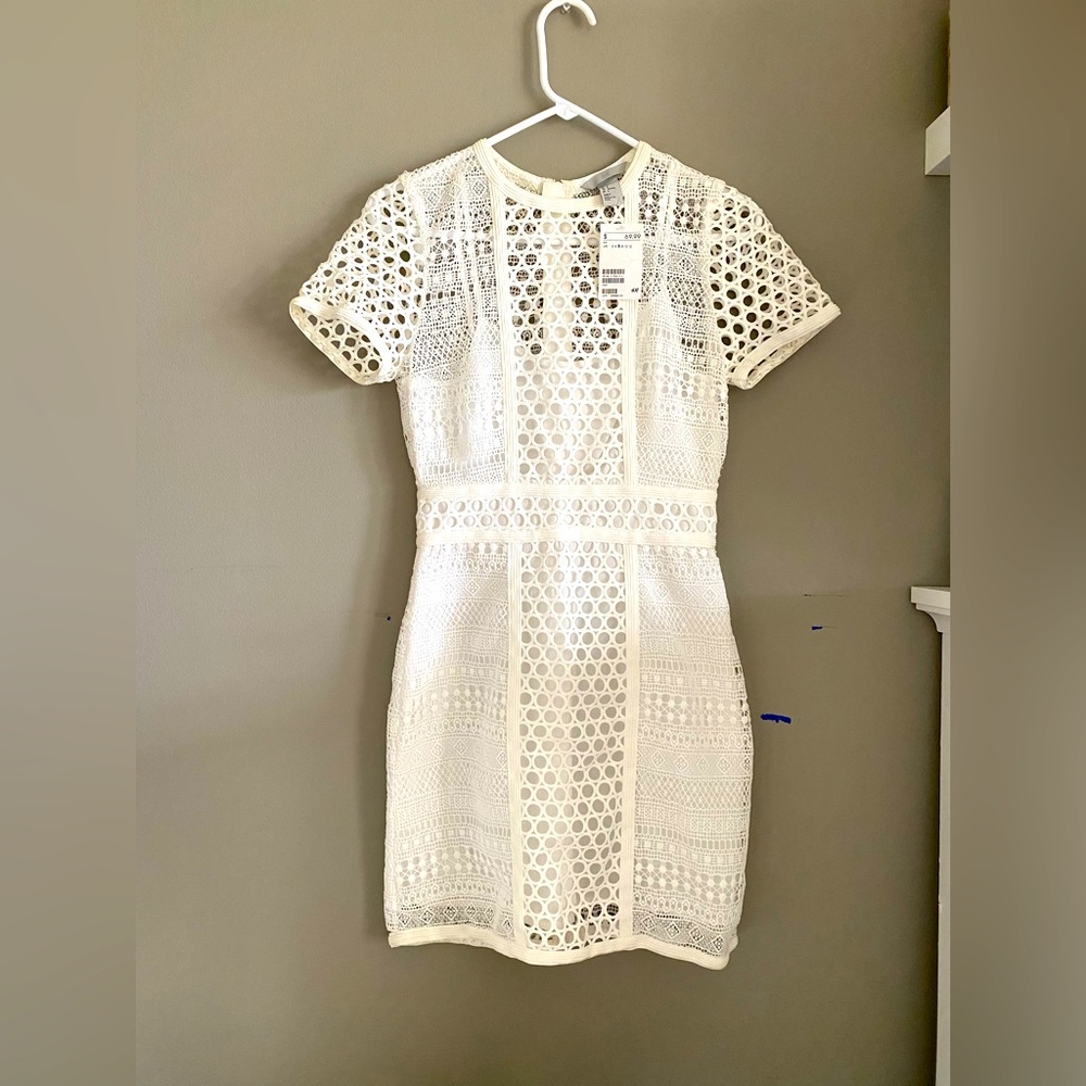 SUPER FUN WHITE H&M DRESS! New with tags 💕